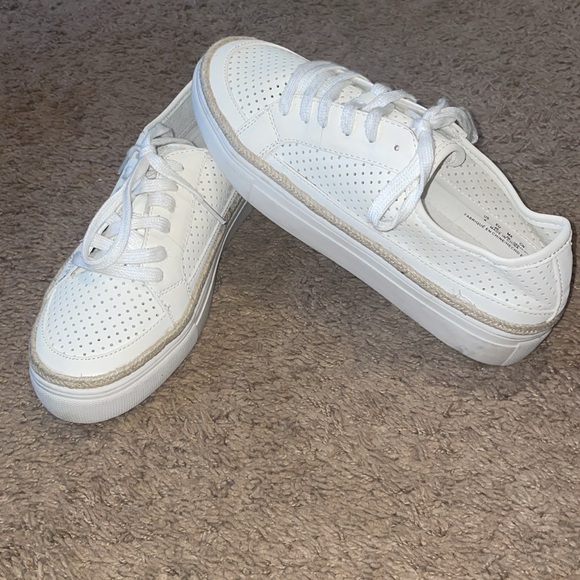 American Eagle Outfitters Shoes - American Eagle Outfitters womens size 9 espadrille platform tennis shoes.